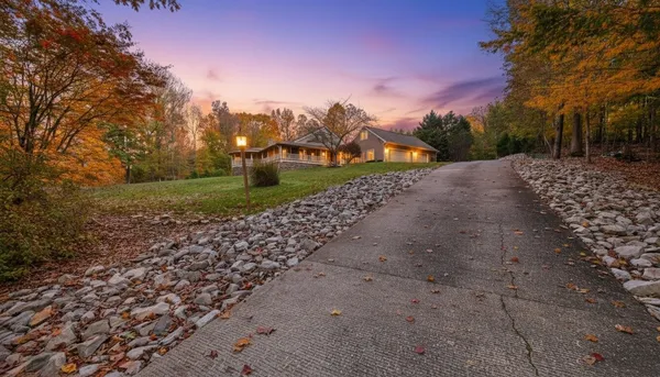 $699,999 | 45 Bryson Road, Eddyville, KY 42038