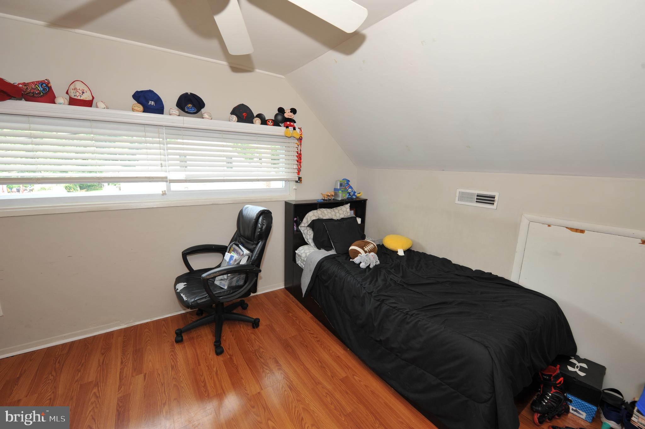 29 Jadewood Road Levittown, PA 19056 - Photo 23 of 30 upstairs bedroom