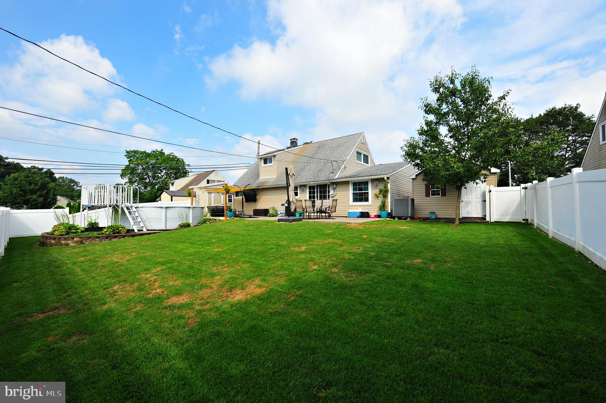 29 Jadewood Road Levittown, PA 19056 - Photo 25 of 30 fenced in yard