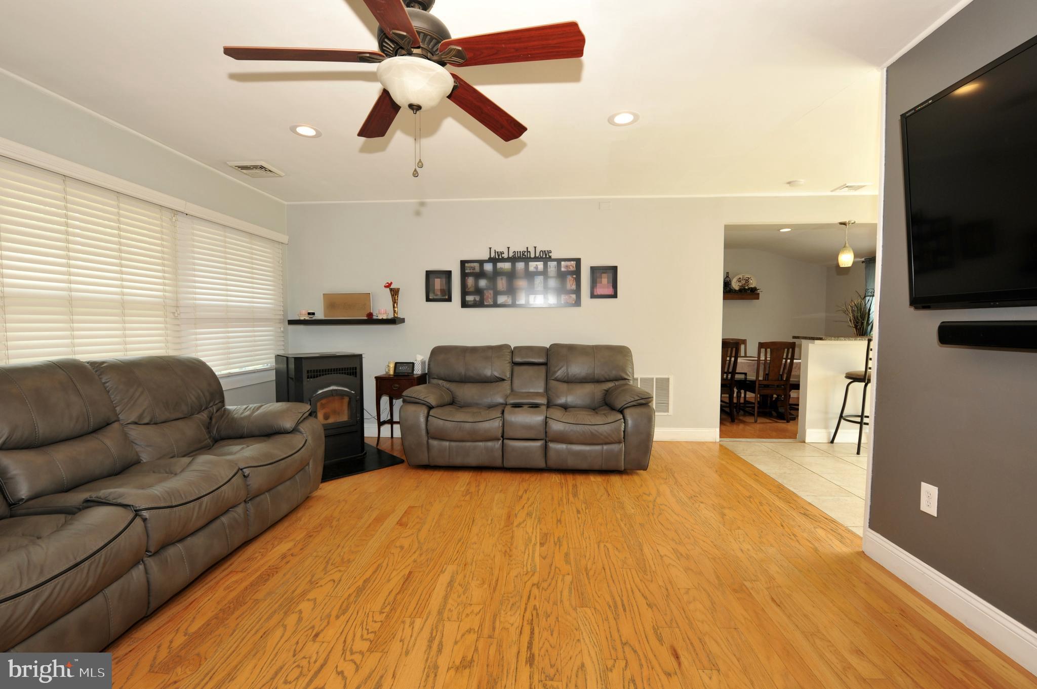 29 Jadewood Road Levittown, PA 19056 - Photo 4 of 30