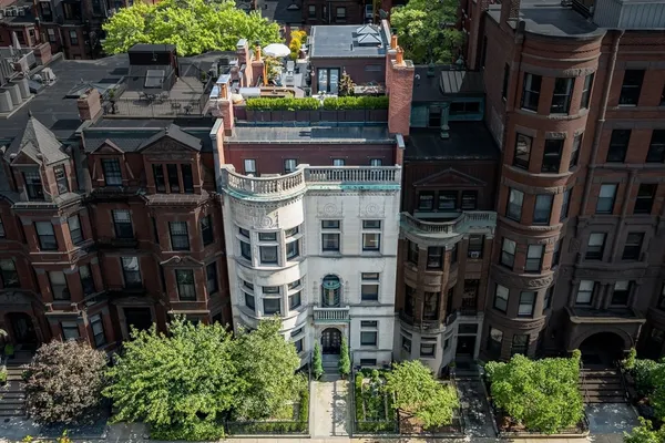 a view of building with an outdoor space