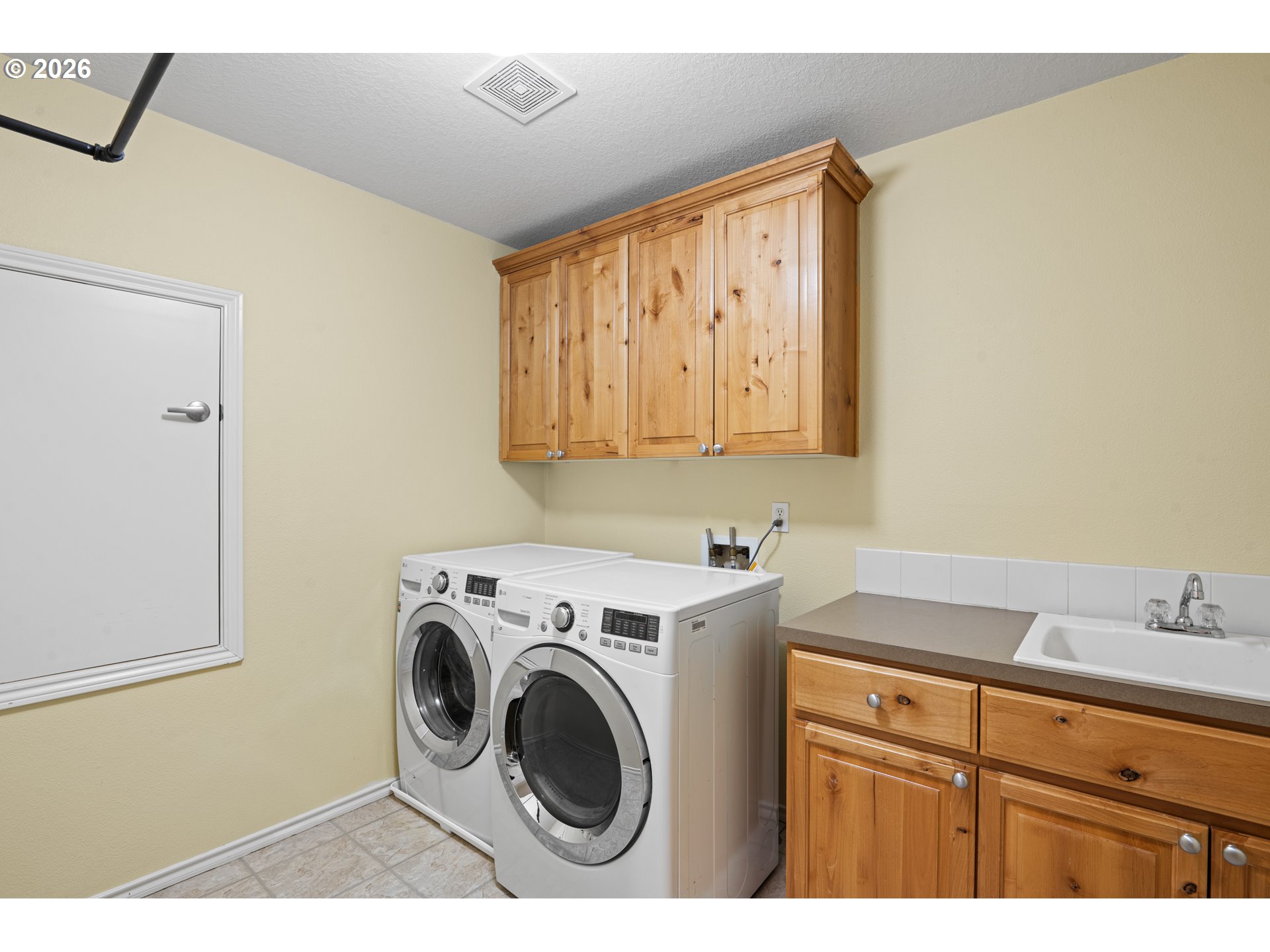 14992 Southwest Lookout Drive Portland, OR 97224 - Photo 33 of 48