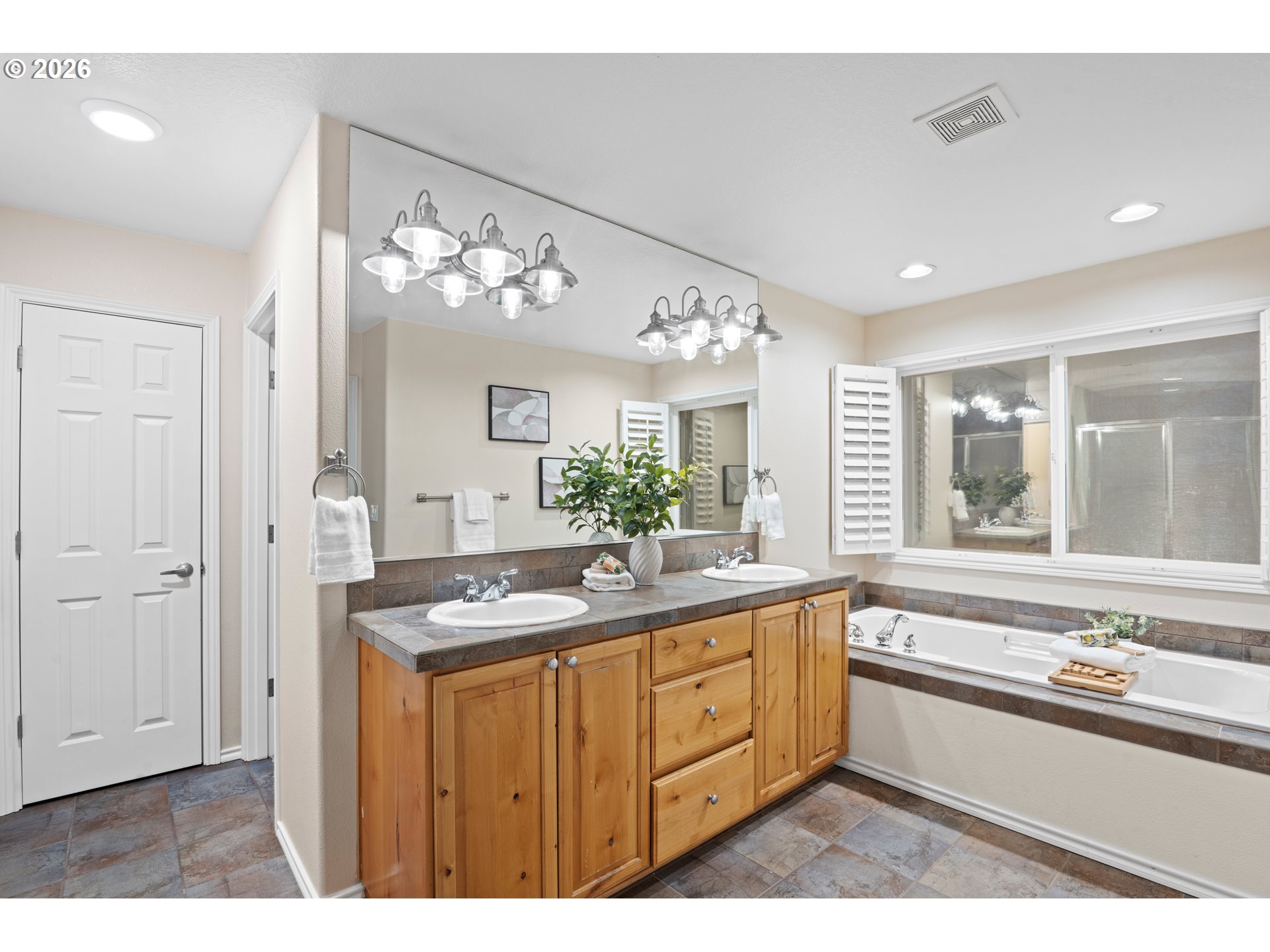 14992 Southwest Lookout Drive Portland, OR 97224 - Photo 39 of 48