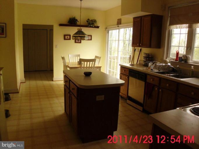 19361 Loudoun Orchard Road Leesburg, VA 20175 - Photo 15 of 16 Kitchen
