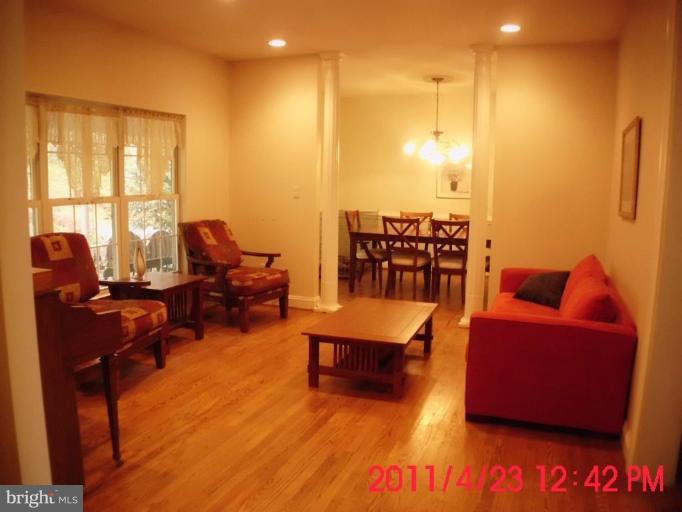 19361 Loudoun Orchard Road Leesburg, VA 20175 - Photo 2 of 16 Living Room
