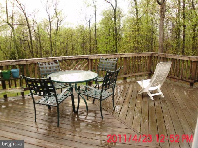 19361 Loudoun Orchard Road Leesburg, VA 20175 - Photo 5 of 16 Deck
