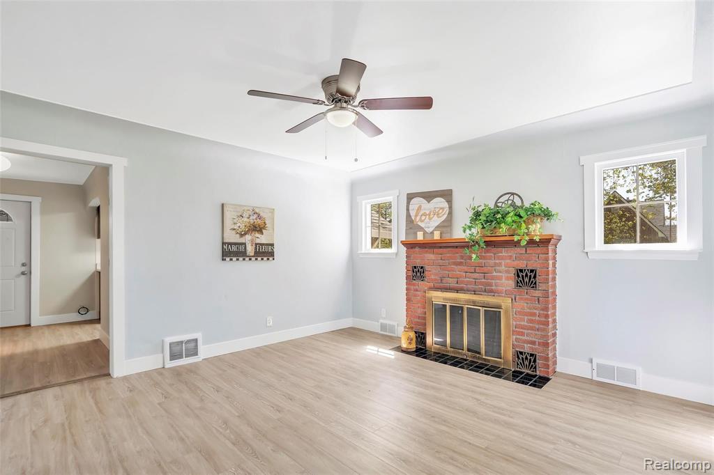 8044 Davison Road Davison, MI 48423 - Photo 6 of 36