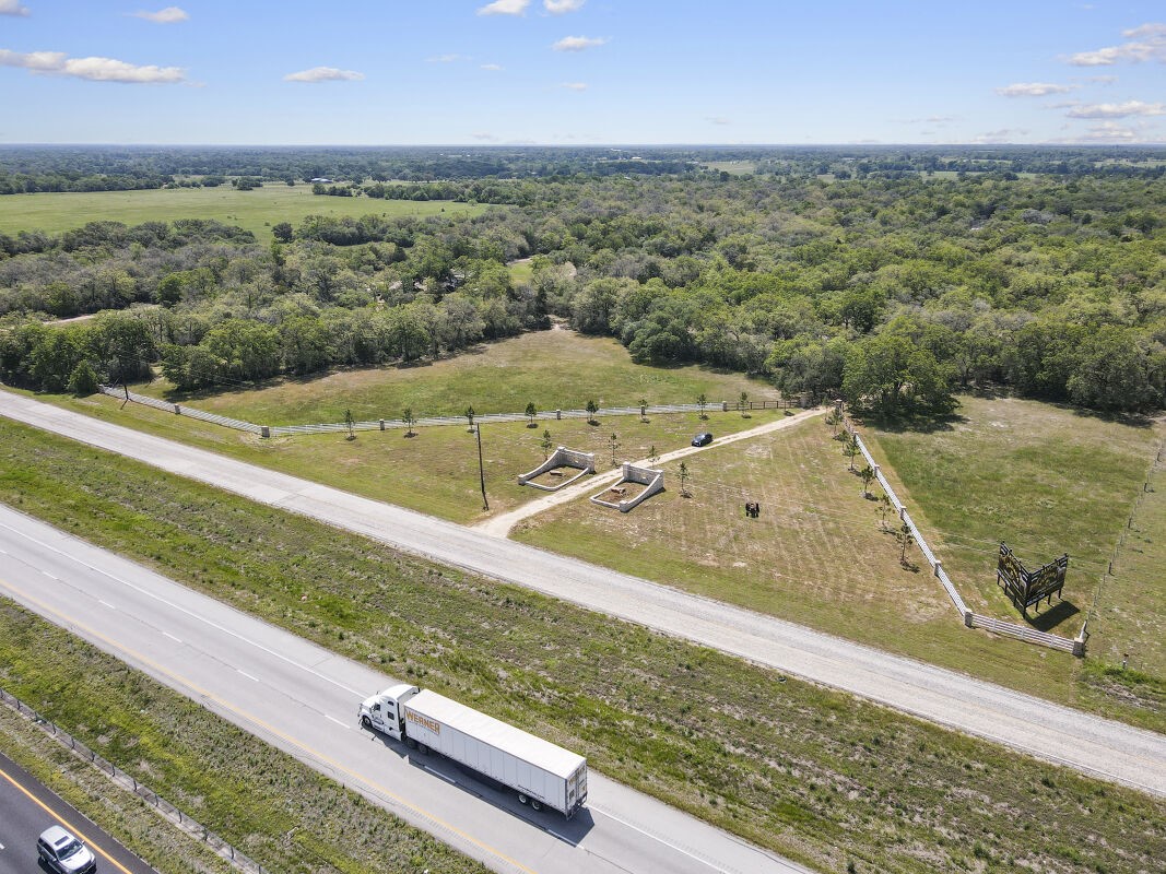 2512 Interstate 10 Weimar, TX 78962 - Photo 2 of 6 a view of a field with an ocean