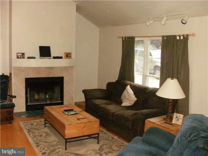 530 Highspire Road Glenmoore, PA 19343 - Photo 5 of 25 Living Room