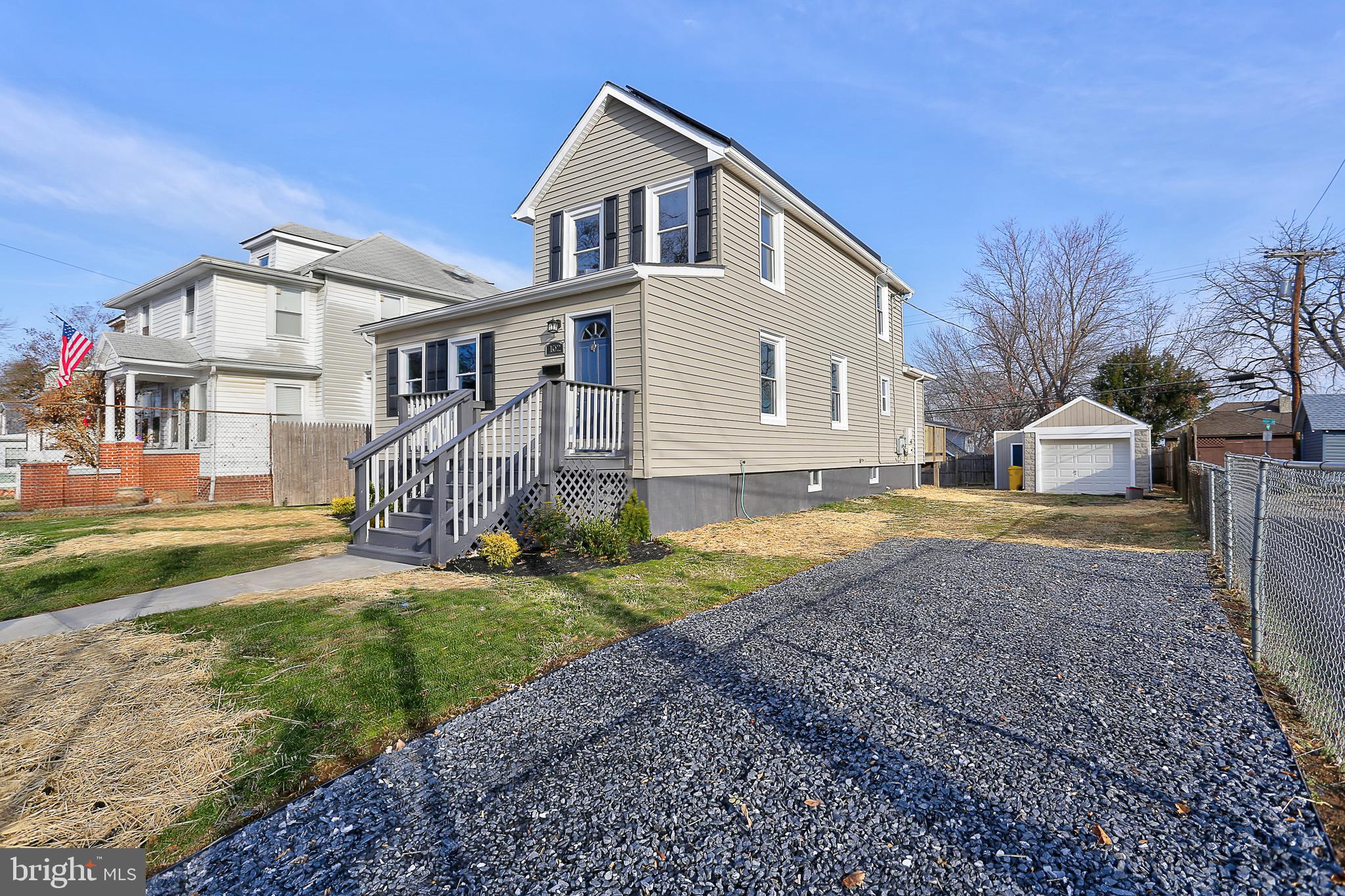 102 West Hilltop Road Baltimore, MD 21225 - Photo 3 of 26 Front view driveway