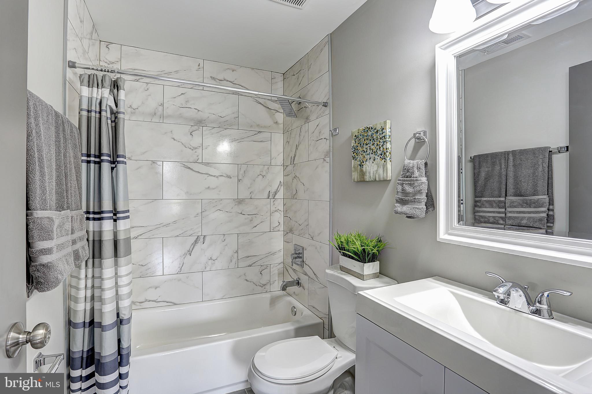 102 West Hilltop Road Baltimore, MD 21225 - Photo 21 of 26 Bath