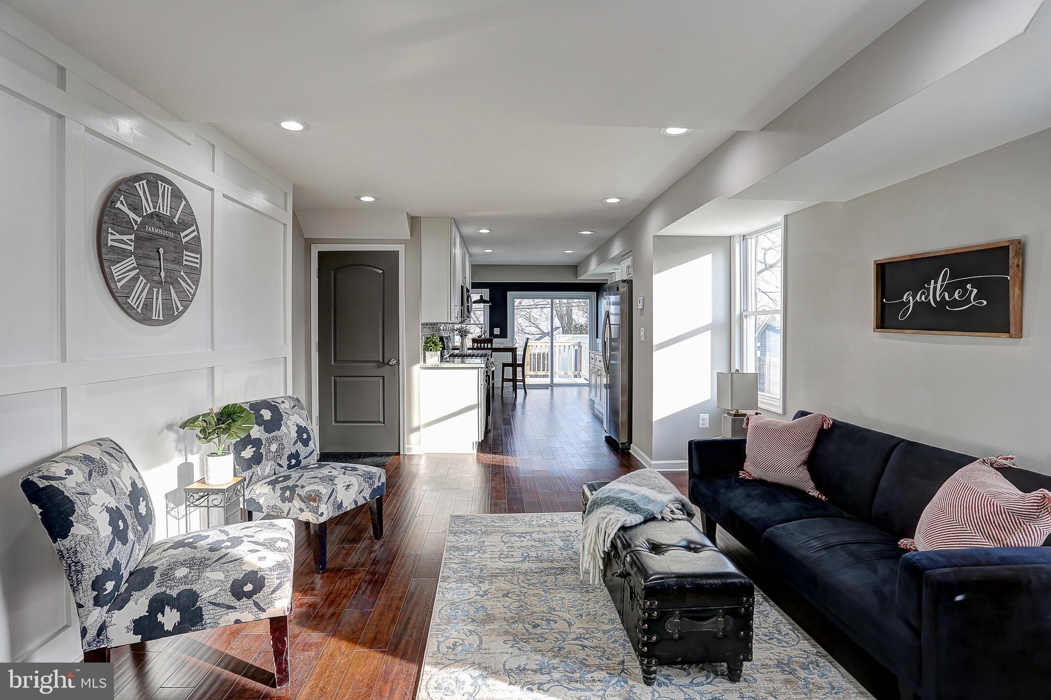 102 West Hilltop Road Baltimore, MD 21225 - Photo 5 of 26 Living Room