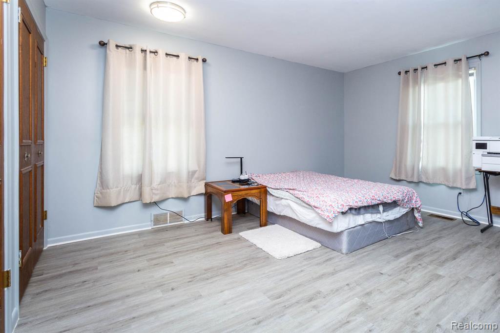 1047 Coolidge Road Lansing, MI 48912 - Photo 13 of 36