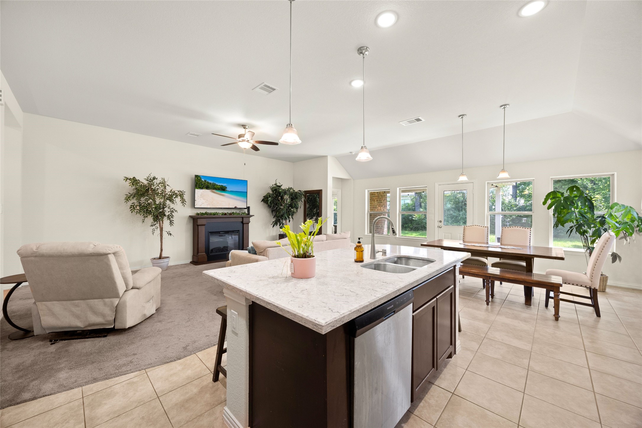 252 Scarlet Maple Way Conroe, TX 77318 - Photo 11 of 37