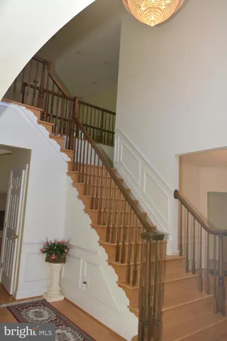 a view of an entryway with a workspace