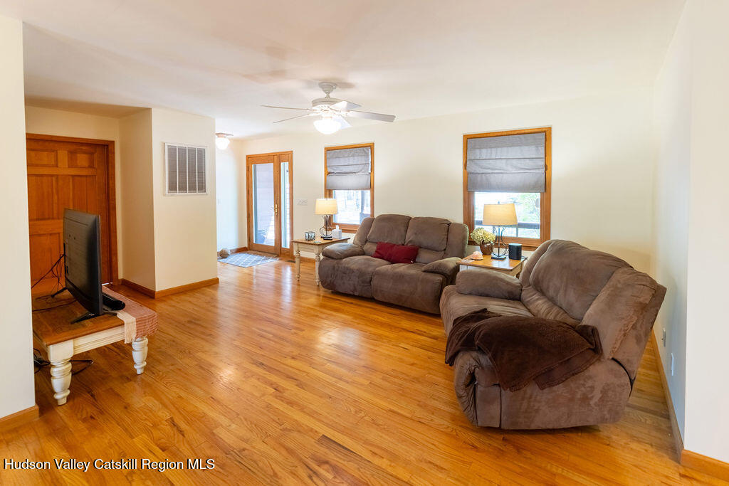 10 Old Farm Road Shokan, NY 12481 - Photo 23 of 68 a living room with furniture and a table