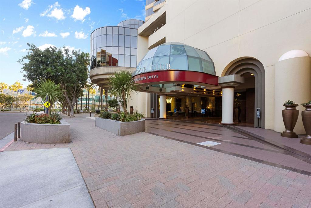 200 Harbor Drive, Unit 1502 San Diego, CA 92101 - Photo 28 of 48 a view of a building with sitting area