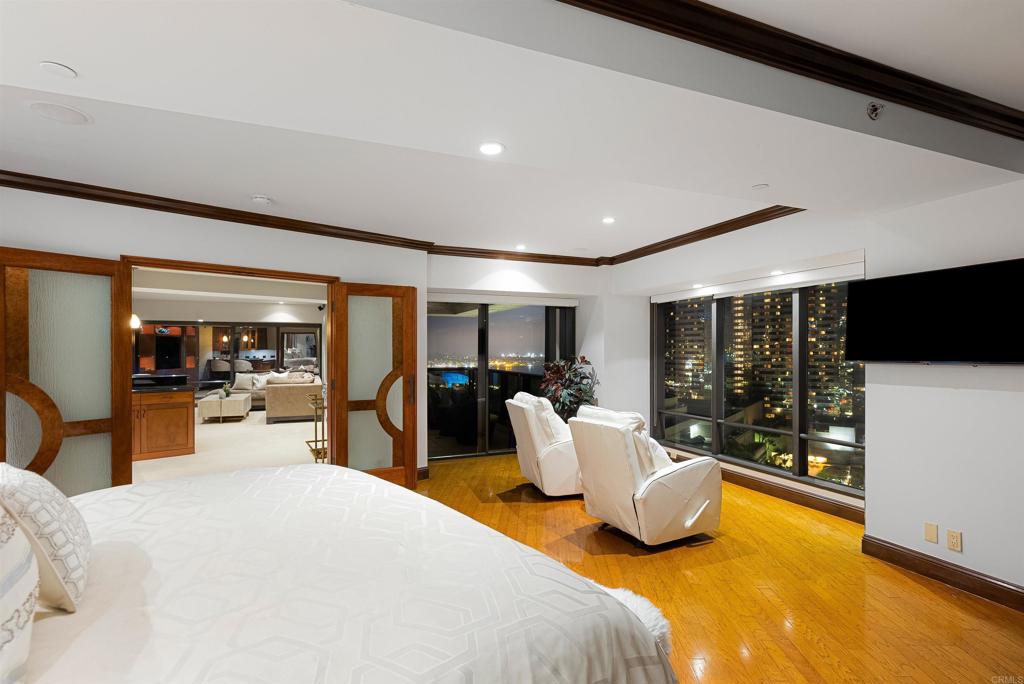 200 Harbor Drive, Unit 1502 San Diego, CA 92101 - Photo 46 of 48 a bedroom with furniture and large window