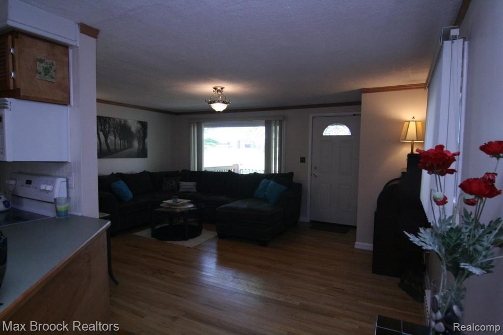 5572 Pine Knob Road Clarkston, MI 48346 - Photo 20 of 39 IMG_8734.jpg