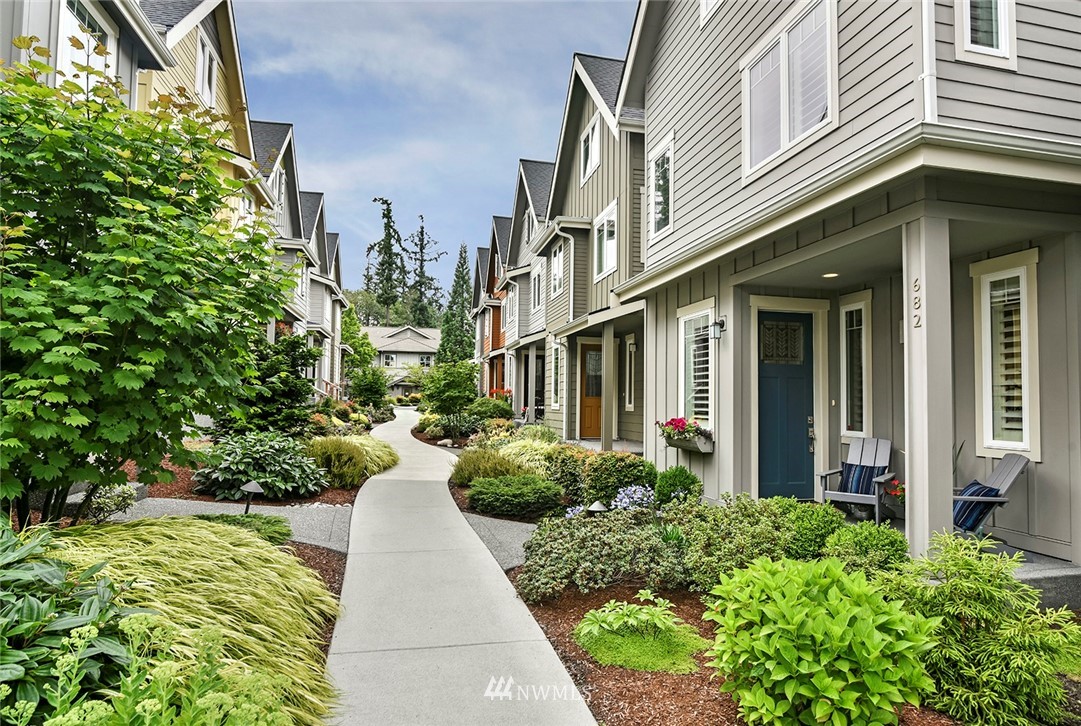 682 Wintersweet Road Northeast Bainbridge Island, WA 98110 - Photo 1 of 26 Gallery Image 1