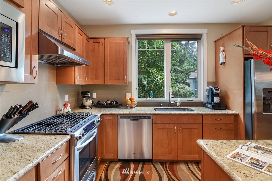 682 Wintersweet Road Northeast Bainbridge Island, WA 98110 - Photo 11 of 26 Gallery Image 11