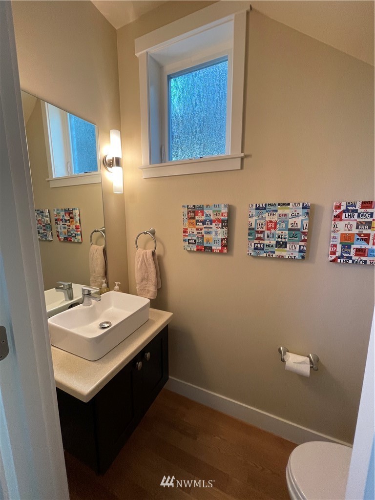 682 Wintersweet Road Northeast Bainbridge Island, WA 98110 - Photo 12 of 26 Gallery Image 12
