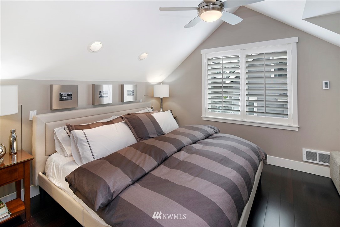 682 Wintersweet Road Northeast Bainbridge Island, WA 98110 - Photo 13 of 26 Gallery Image 13
