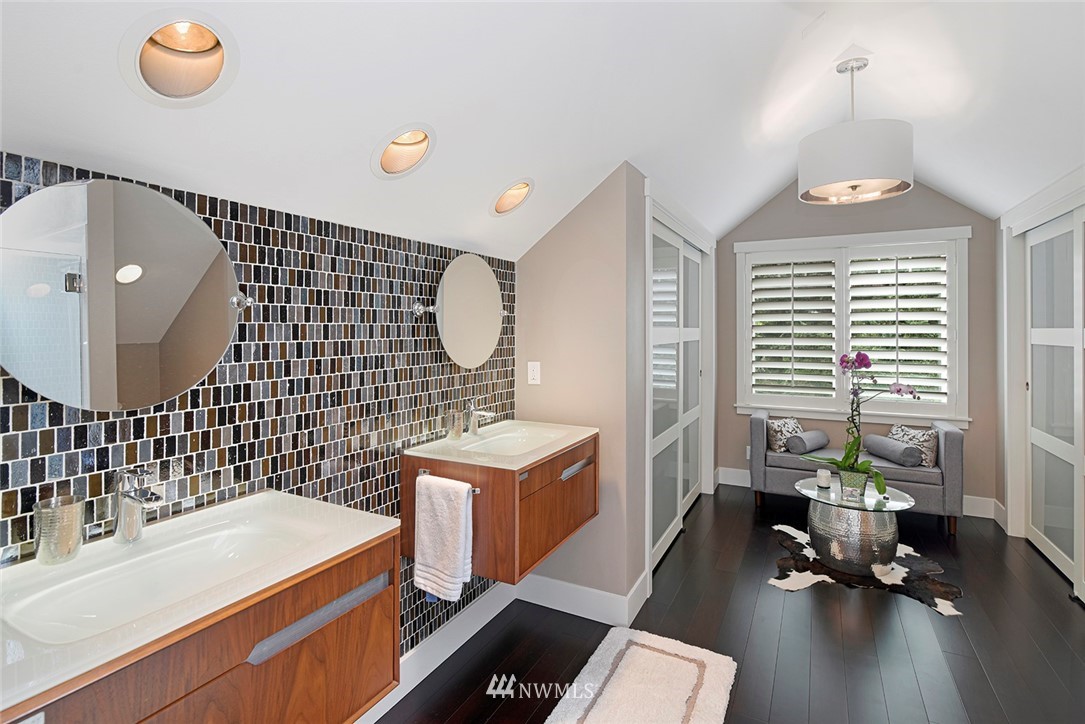 682 Wintersweet Road Northeast Bainbridge Island, WA 98110 - Photo 15 of 26 Gallery Image 15