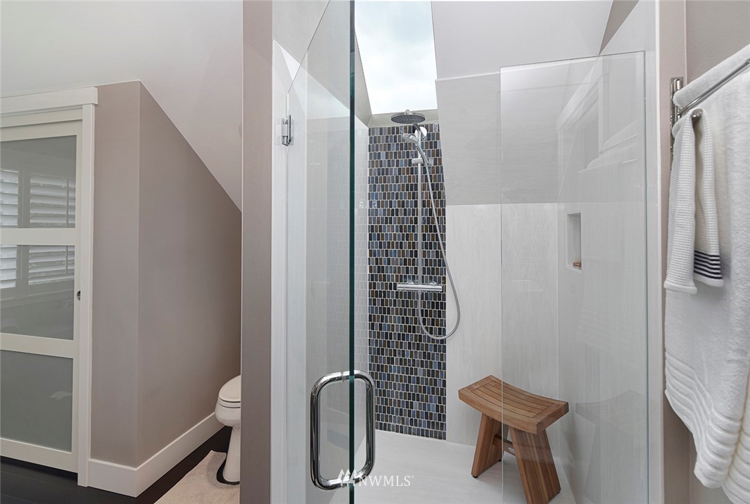 682 Wintersweet Road Northeast Bainbridge Island, WA 98110 - Photo 18 of 26 Gallery Image 18