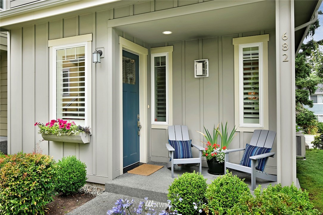 682 Wintersweet Road Northeast Bainbridge Island, WA 98110 - Photo 3 of 26 Gallery Image 3