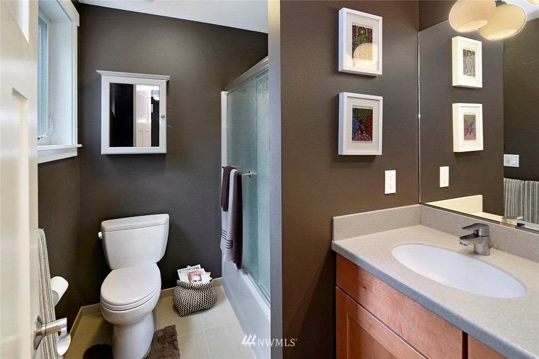 682 Wintersweet Road Northeast Bainbridge Island, WA 98110 - Photo 22 of 26 Gallery Image 22