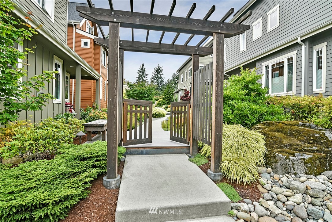 682 Wintersweet Road Northeast Bainbridge Island, WA 98110 - Photo 23 of 26 Gallery Image 23