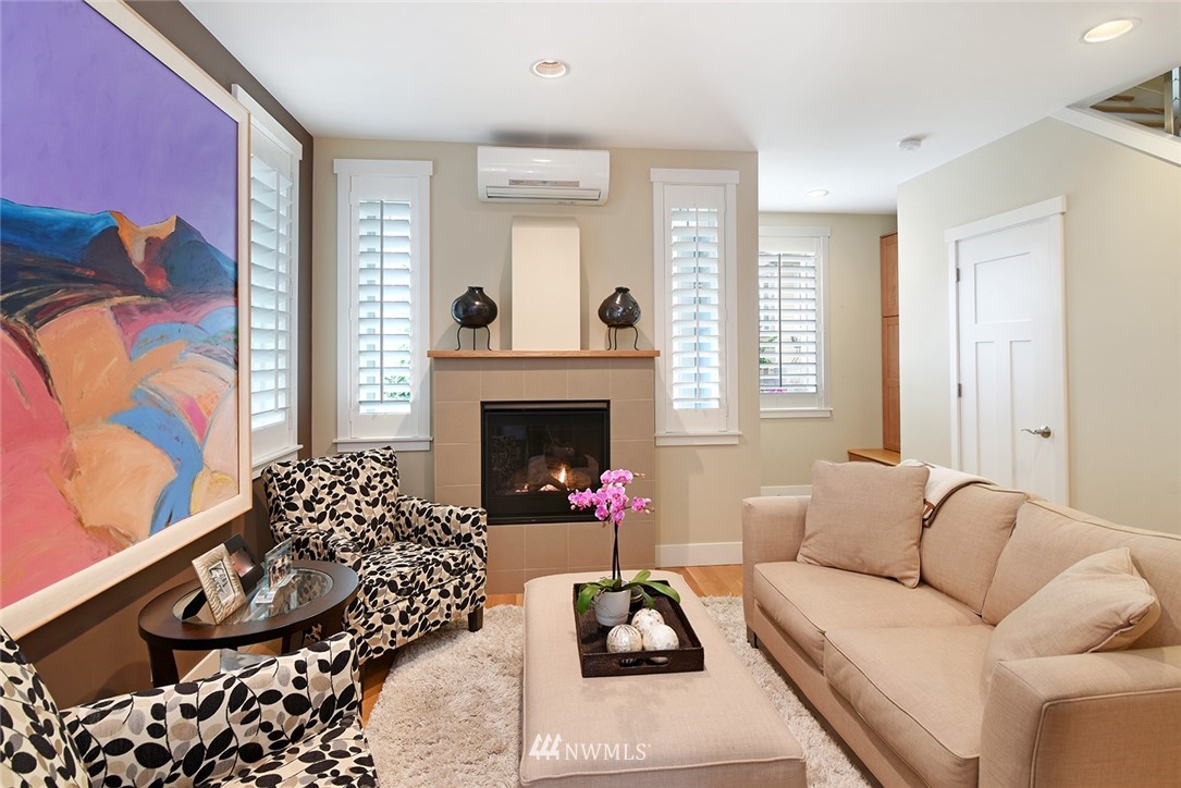 682 Wintersweet Road Northeast Bainbridge Island, WA 98110 - Photo 5 of 26 Gallery Image 5