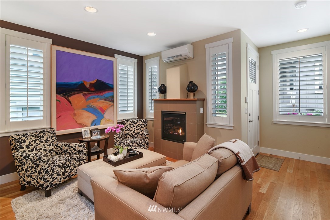 682 Wintersweet Road Northeast Bainbridge Island, WA 98110 - Photo 6 of 26 Gallery Image 6