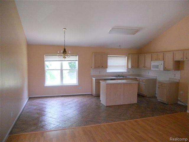 130 Eagle Ridge Road Lake Orion, MI 48360 - Photo 5 of 8 breakfast nook