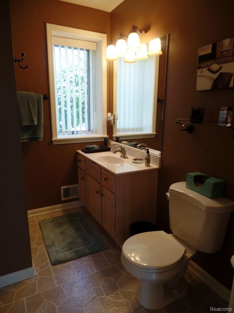 6340 Vassar Road Grand Blanc, MI 48439 - Photo 43 of 51 First floor full bathroom (one of three in this home.)
