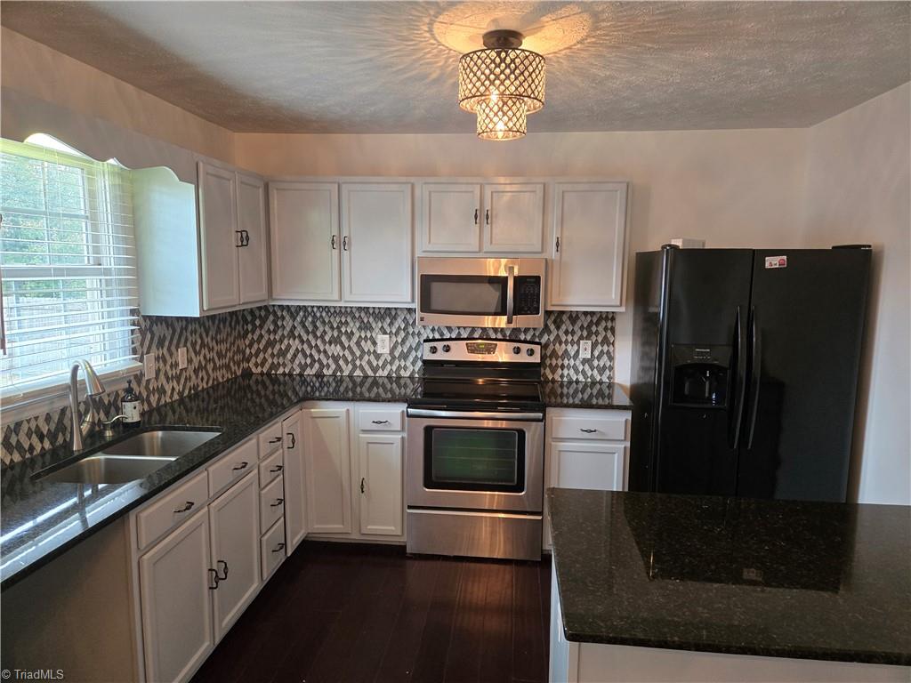 1160 Capella Ridge Road King, NC 27021 - Photo 10 of 16 Kitchen