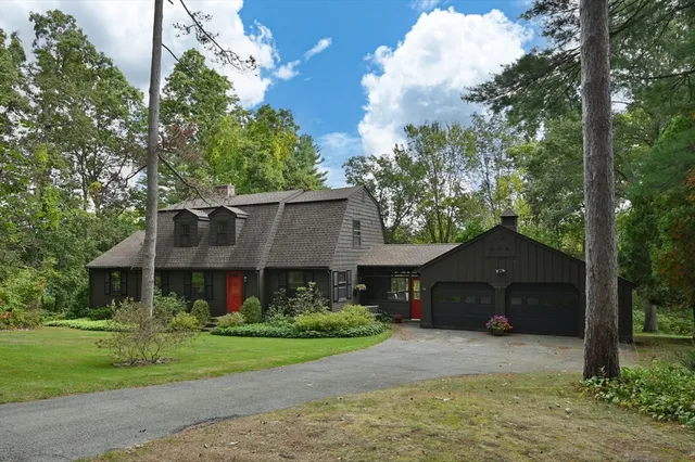$850,000 | 137 Perkins Row, Topsfield, MA 01983