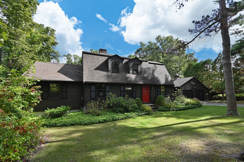 137 Perkins Row Topsfield, MA 01983 - Photo 2 of 29