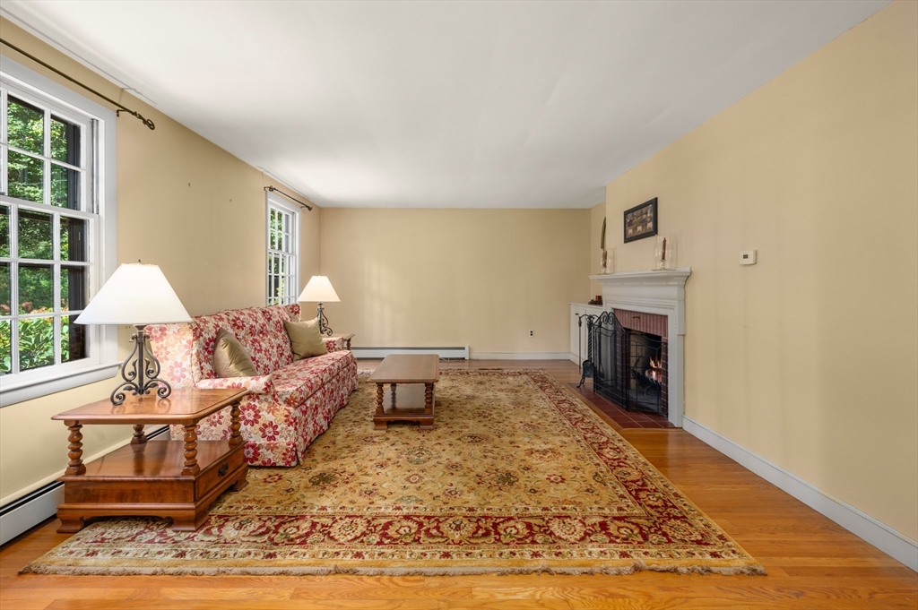 137 Perkins Row Topsfield, MA 01983 - Photo 3 of 29