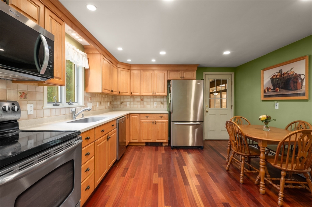 137 Perkins Row Topsfield, MA 01983 - Photo 5 of 29