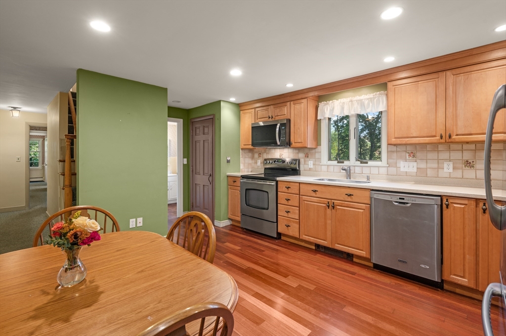 137 Perkins Row Topsfield, MA 01983 - Photo 8 of 29