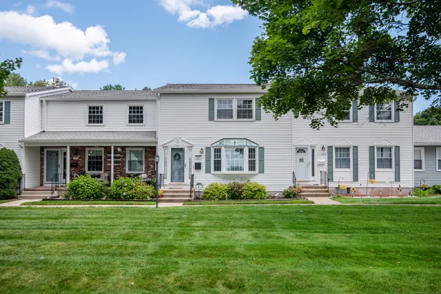 $2,550 | 23 Esquire Drive, Unit D, Manchester, CT 06042