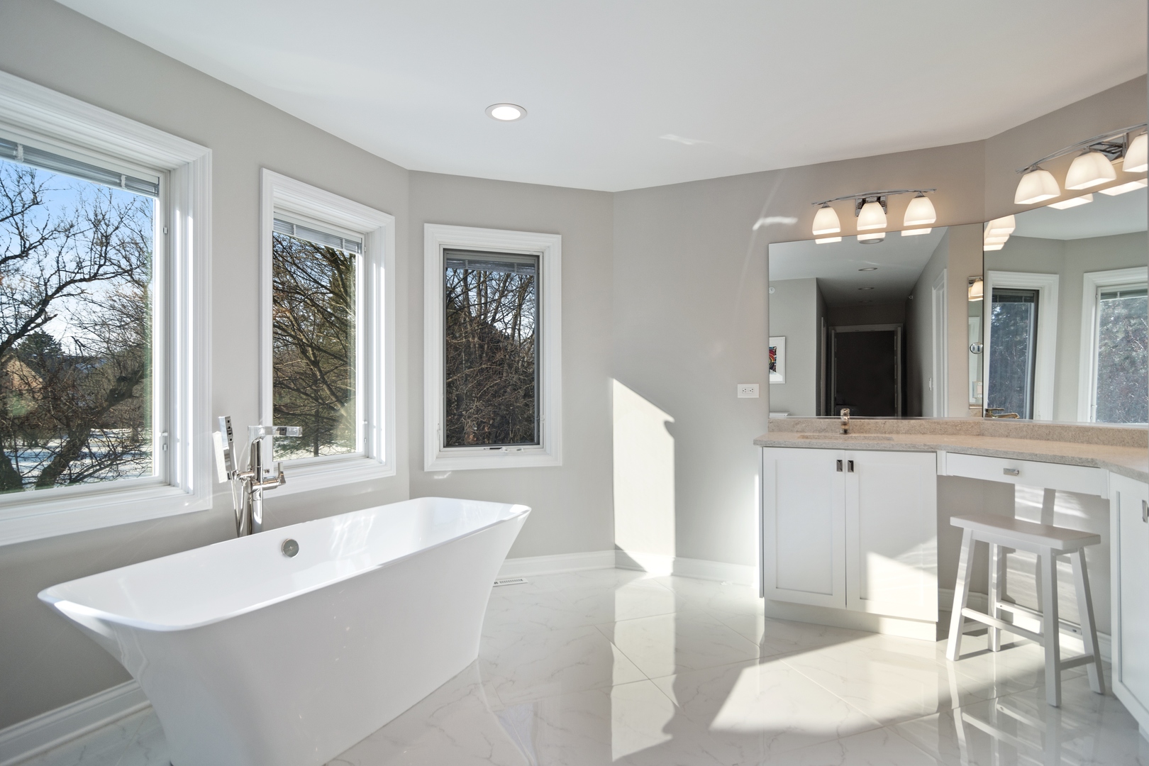 6238 Pine Tree Drive Long Grove, IL 60047 - Photo 16 of 28 a bathroom with a bathtub a sink and a large mirror