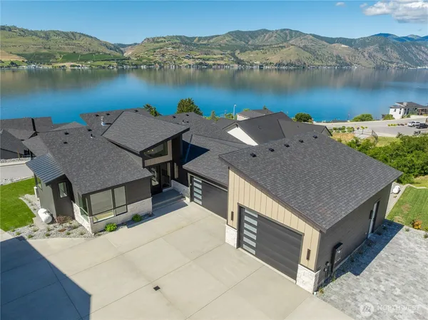 $1,555,000 | 154 Apple Avenue, Chelan, WA 98816