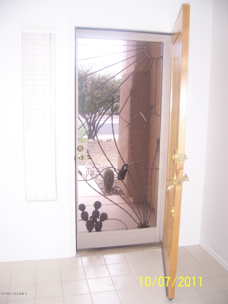 332 West Windowmaker Road Tucson, AZ 85737 - Photo 2 of 11