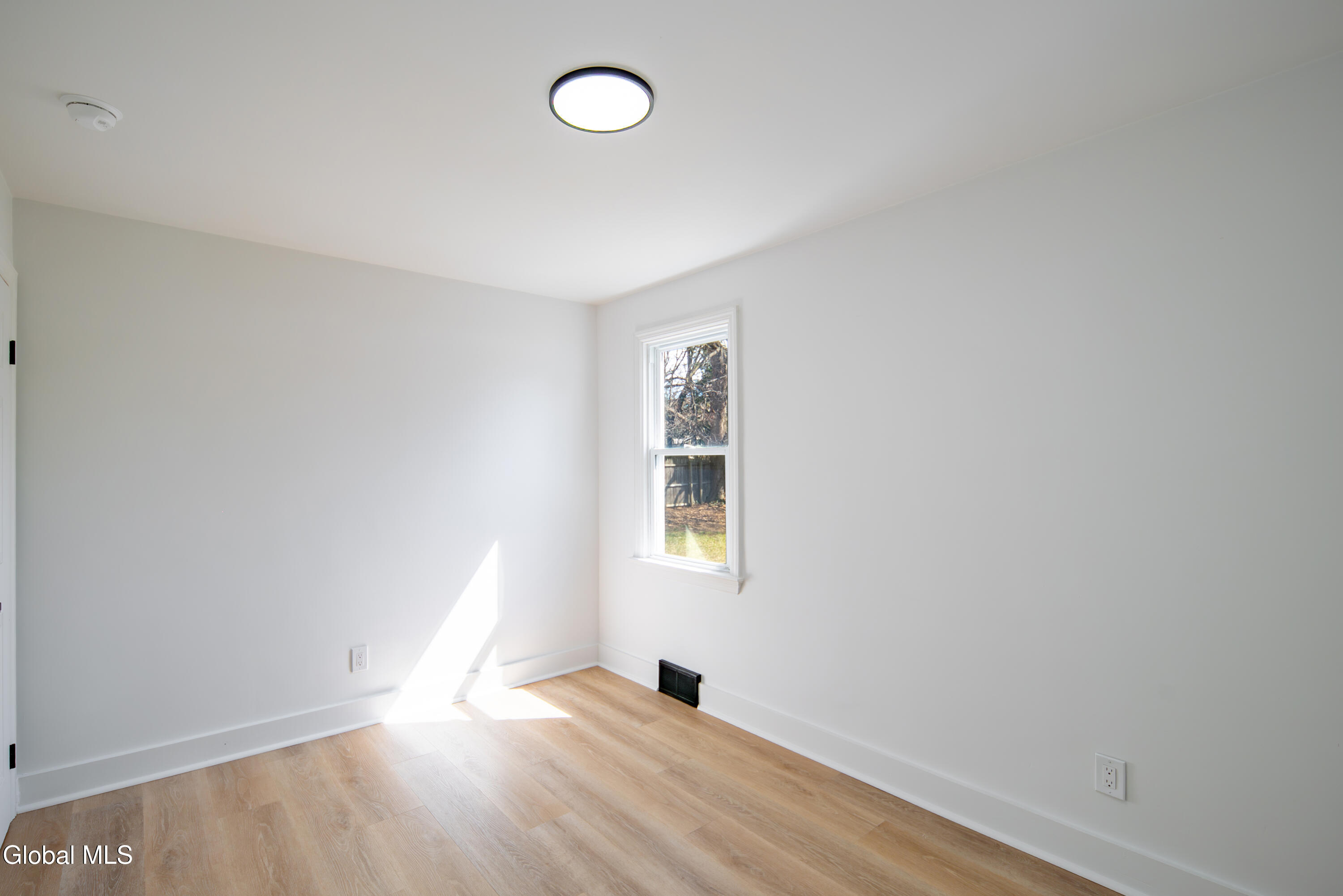 308 Kings Road Schenectady, NY 12304 - Photo 27 of 53 027