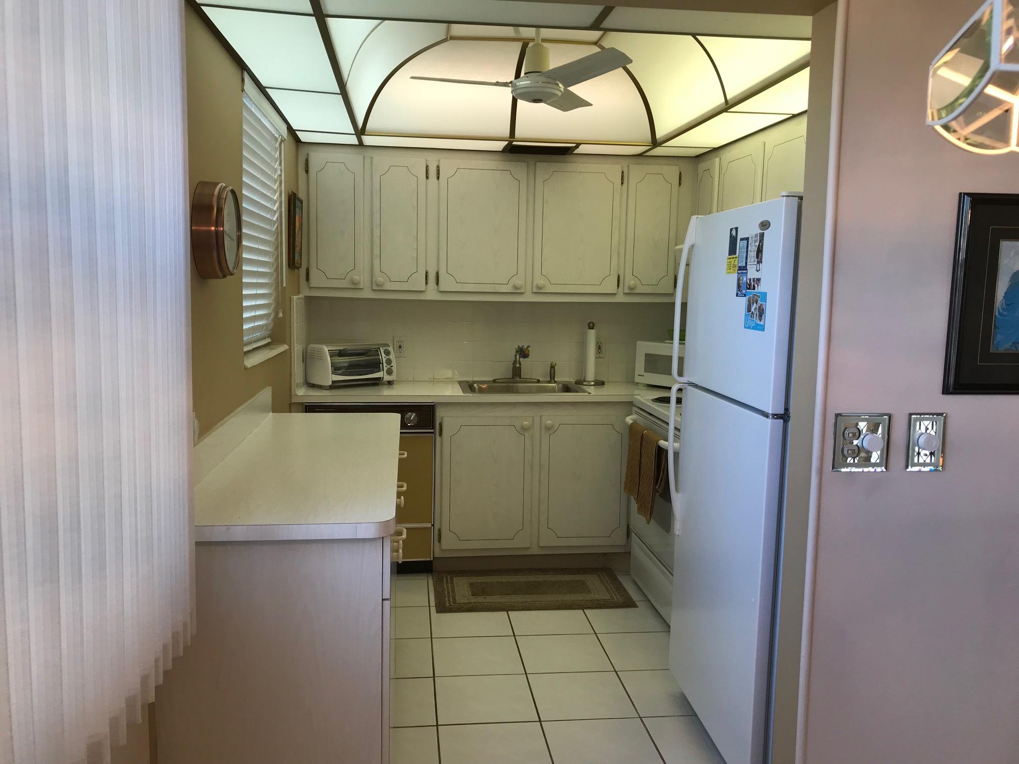 469 Durham Deerfield Beach, FL 33442 - Photo 8 of 13 KITCHEN