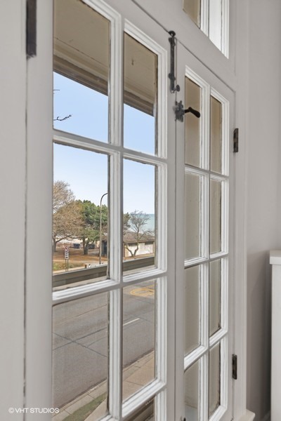 478 Sheridan Road, Unit 2 Evanston, IL 60202 - Photo 7 of 16 a view of a glass door