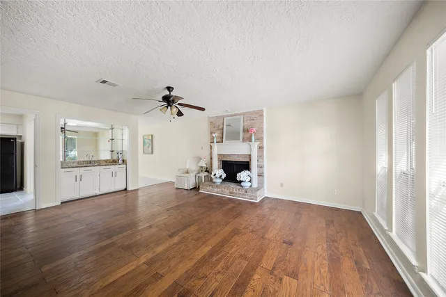 a view of a livingroom with hardwood floor and a ceiling fan